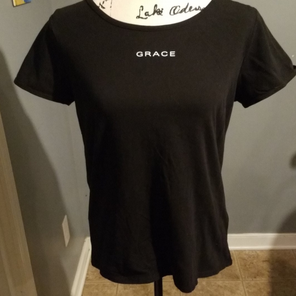 Grace Tee Top M  graphic logo name Black